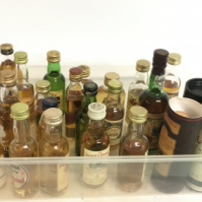 A collection of Whisky miniatures including Pigs Nose, Classon Der Gute, Bunnahabhain, Old Grenadier, Grants, Sheep Dip etc. This lot cannot be posted