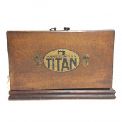 A cased Winselman Titan sewing machine. This lot cannot be posted