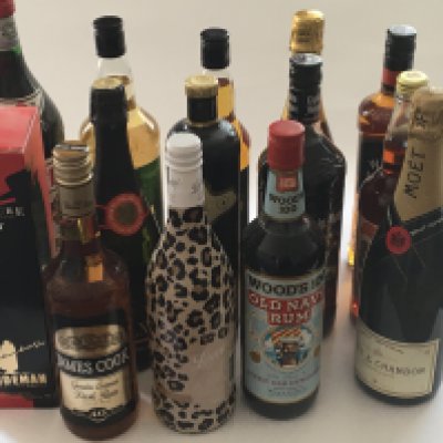 A box containing collection of bottles of Brandy Whyte & Mackay scotch Whisky a bottle of Mo&euml;t Chandon champagne and other bottles 1l and 70cl . (a lot)