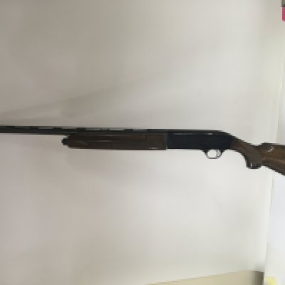 A P Beretta 12 bore semi automatic shotgun. 27inch barrel. Good condition. Please note that a shotgun license is required to purchase this item. Viewing is by appointment only.