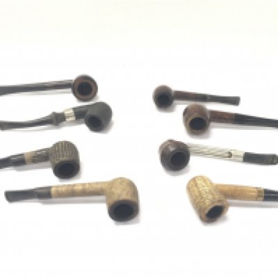 A collection of 8 vintage smoking pipes.