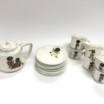 A vintage childrens tea set including cups and saucers. This lot cannot be posted