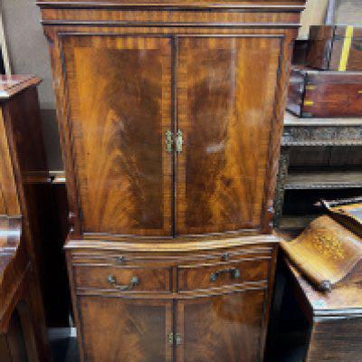 Reproduction Figured Mahogany Cocktail Cabinet / Drinks Cabinet. W: 76cm x H: 153cm x D: 46cm. NO RESERVE