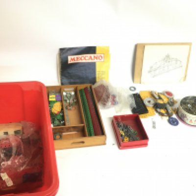 A collection of vintage Meccano. NO RESERVE