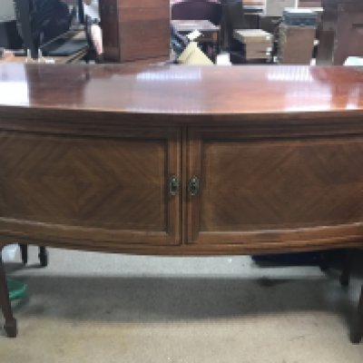 An Edwardian mahogany sideboard with inlaid design & two bow fronted doors. Dimensions 58.5x138x92cm. NO RESERVE