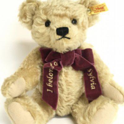 Sylvia Steiff bear, approximately 20cm tall. Postage category C. NO RESERVE
