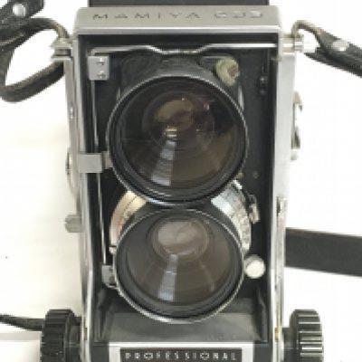 A vintage Mamiya C33 professional camera fitted with Sekor 1:3.5 65mm lens , postage category C. NO RESERVE