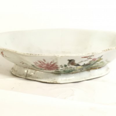 A 19th century Chinese dish, 25.5cm wide. This lot cannot be posted.- NO RESERVE