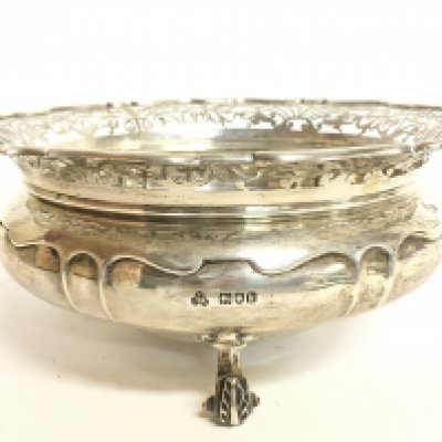 An early 20th century silver hallmarked Manoah Rhodes & Sons fruit bowl. 28cm in diameter. Postage category C
