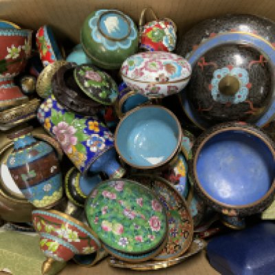 A large collection of Chinese Cloisonn&eacute; trinkets etc. (D).