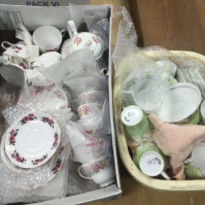 A royal albert part tea service and Gaomsborugh part tea service. This lot cannot be posted