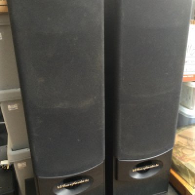 Two pairs of speakers comprising a floorstanding pair of Wharfedale Valdus 400 and a pair of bookshelf Philips FB375P/22 speakers (4).