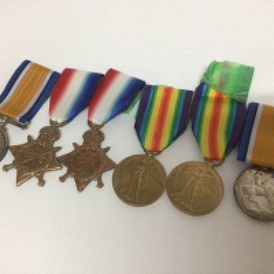 A collection of six I world war medals mixed recipients and worn edges. Recipients one medal S4 035878 awarded to SJT F.A May ASC 20499 PTE T Musgrave North D Fus 7668 Pte W H Edward&rsquo;s Lincs R A20690 SJT JC Edwards 10-Lon 10317 Pte F C Edwards 2/York and one worn edges. (6)