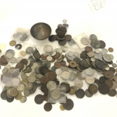 An interesting collection of Chinese and Indian coinage. Including 18th century and earlier coins. Postage category B