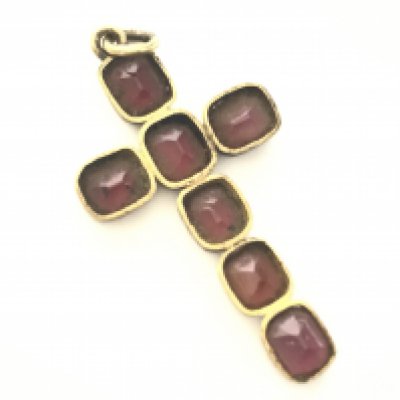 An antique gold cross, approximately 15 carat. 2g. Postage category A