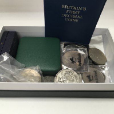 A collection of british coinage including some silver example and commemorative coins.