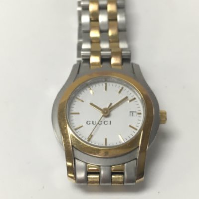 A Gucci 5500 L wrist watch. 26mm case. Not seen working.