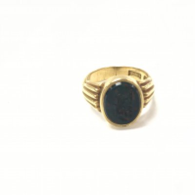 An 18ct gold ring set with bloodstone. Size C and 3.63g