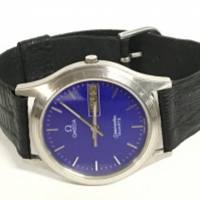 An Omega blue dial Seamaster Mens watch (seen working). With omega leather strap. Postage category A