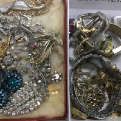 A small collection of costume jewellery including some small silver pieces, a 9 carat gold small chain with an attached 9ct gold pendant, a pair of 9 carat hoop earrings (total weight 3.2g), a Seiko and Rotary watch. Postage category A