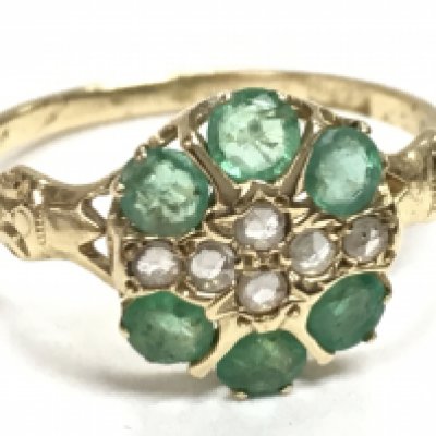 An 18ct gold emerald set ring, 1.7g. Postage category A
