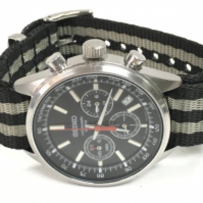 Seiko Chronograph 1990s 100m date Gents wristwatch with a nato strap. This lot cannot be posted
