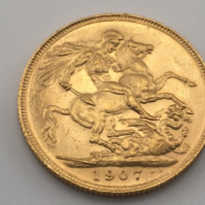 A full 1907 sovereign with Sydney mint mark. postage cat A.