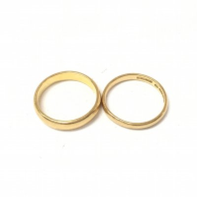 Two 22ct wedding bands. Approx weight 7.7grams.