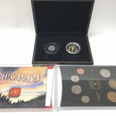 A 2000 Canada uncirculated coin set and a 2015 and 1945 coin. Postage B NO RESERVE
