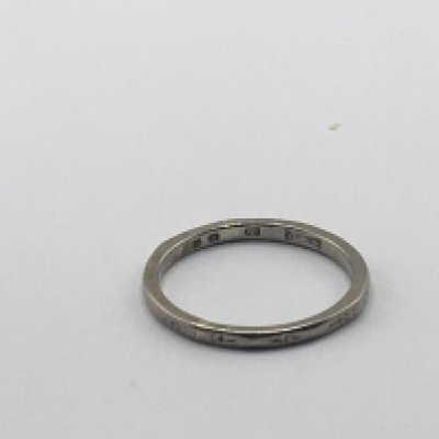 A platinum wedding ring weight 2.5g