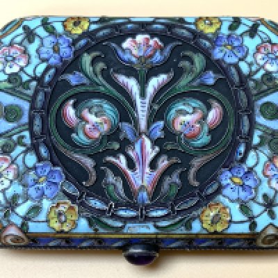 A Russian cloisonn&eacute; enamel purse, Moscow, c.1880, 84 standard, of rounded rectangular form, the body decorated with polychrome enamelled floral sprays, 5.8 x 7.2cm, approx. weight 110.3g, (A)