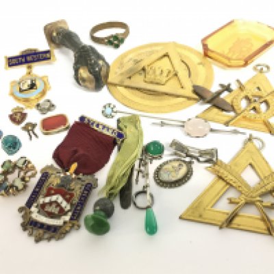 A collection of jewellery and Masonic medals. This lot cannot be posted
