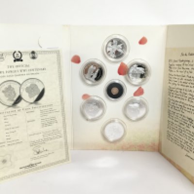 Lest We Forget layered in pure silver proof set with a 22 carat gold quarter sovereign. Postage category B