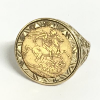 A 1876 Young Head full sovereign ring, 13.8g. Size W. Postage category a