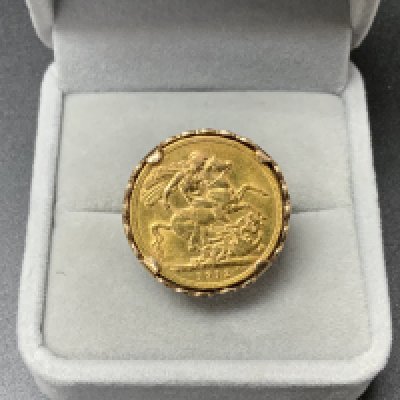 A full 1912 Sovereign and ring mount. (A), 12.2g.