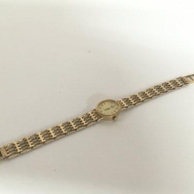 A ladies 9carat gold Rotary wrist watch the strap of open link gate bracelet type all 9cart not seen working. Total weight 14g