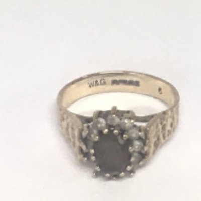 A 9carat gold ring set with a smoked quartz weight 2.5g ring size N.