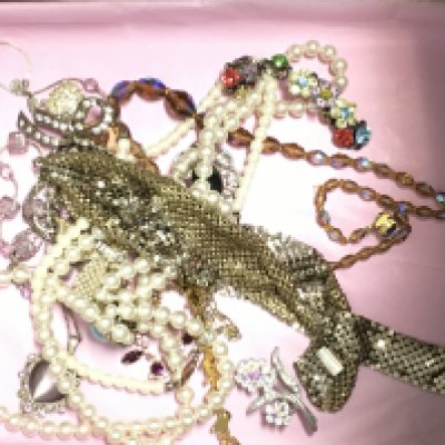 A collection of costume jewellery including necklaces, earring etc.