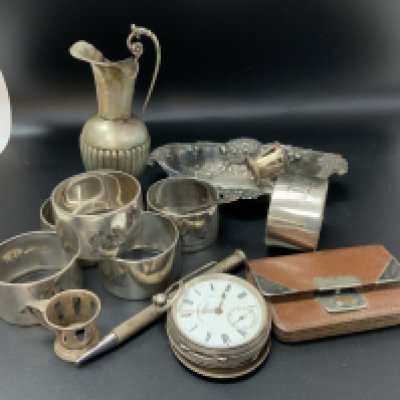 A small collection of silver articles. (B)