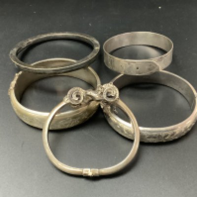 5 Sterling silver bangles. (A)