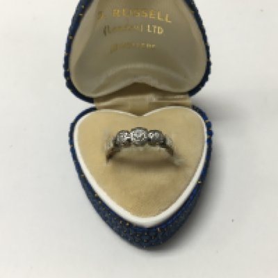 An 18ct gold diamond set ring. Size K.