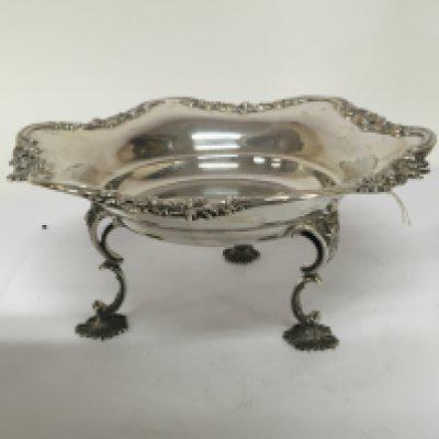 A Quality Silver dish with a shaped floral edge on scroll legs and shaped pad feet. London hallmarks 1909 by Goldsmiths & Silversmiths very good condition. Weight 517g