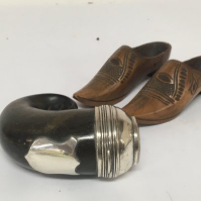 A Scottish 19th century silver and horn snuff mule inset with a cut quartz stone. And a pair of treen carved wood shoe ornaments.