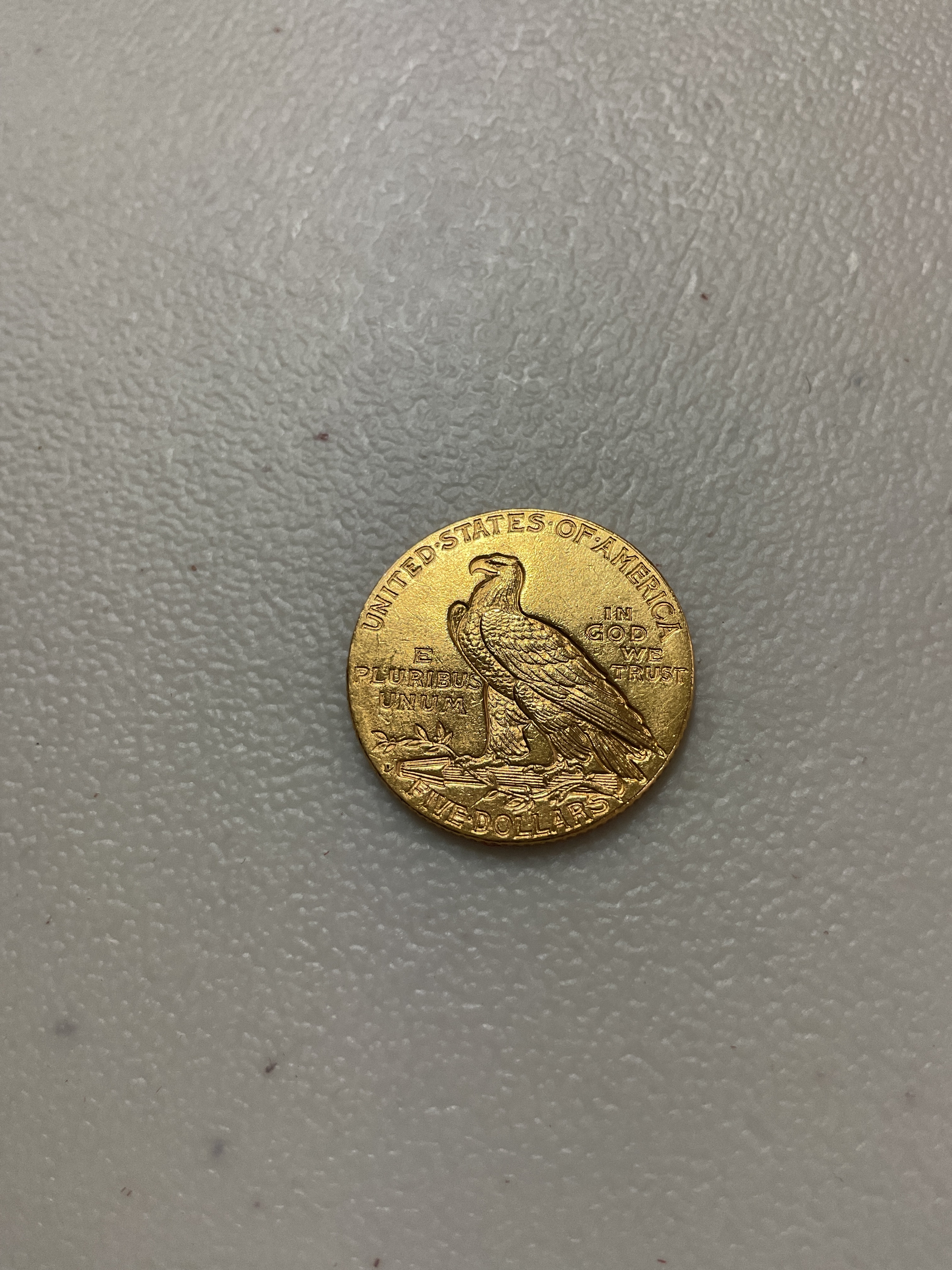 1909 five dollar gold coin EF, Denver mint, weight 8.4 grams