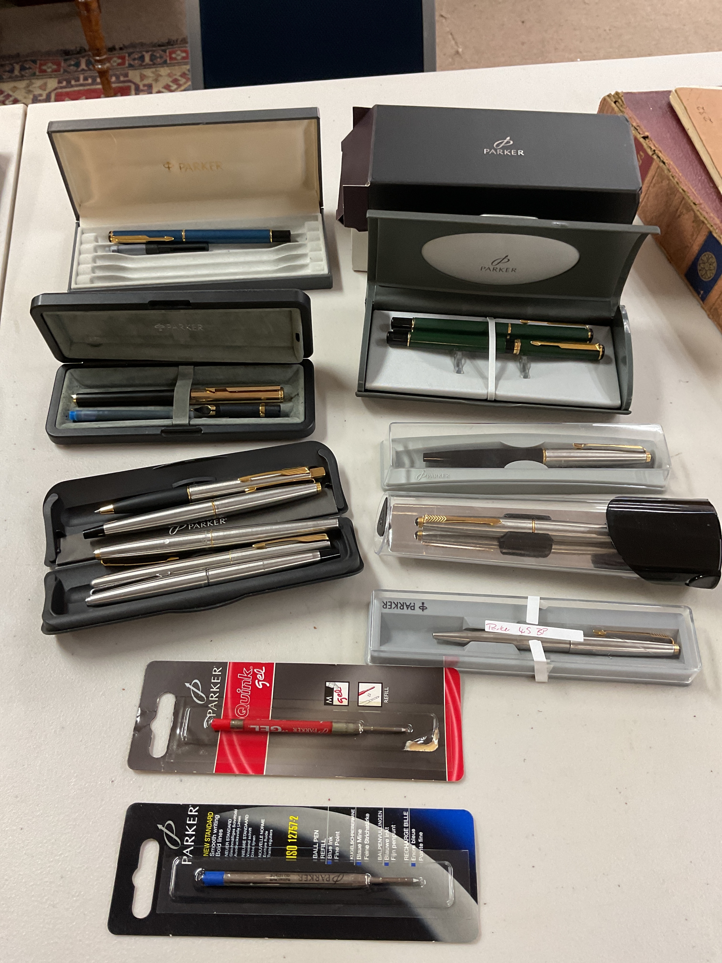 Qty Parker Fountain pens, pens and boxed examples.