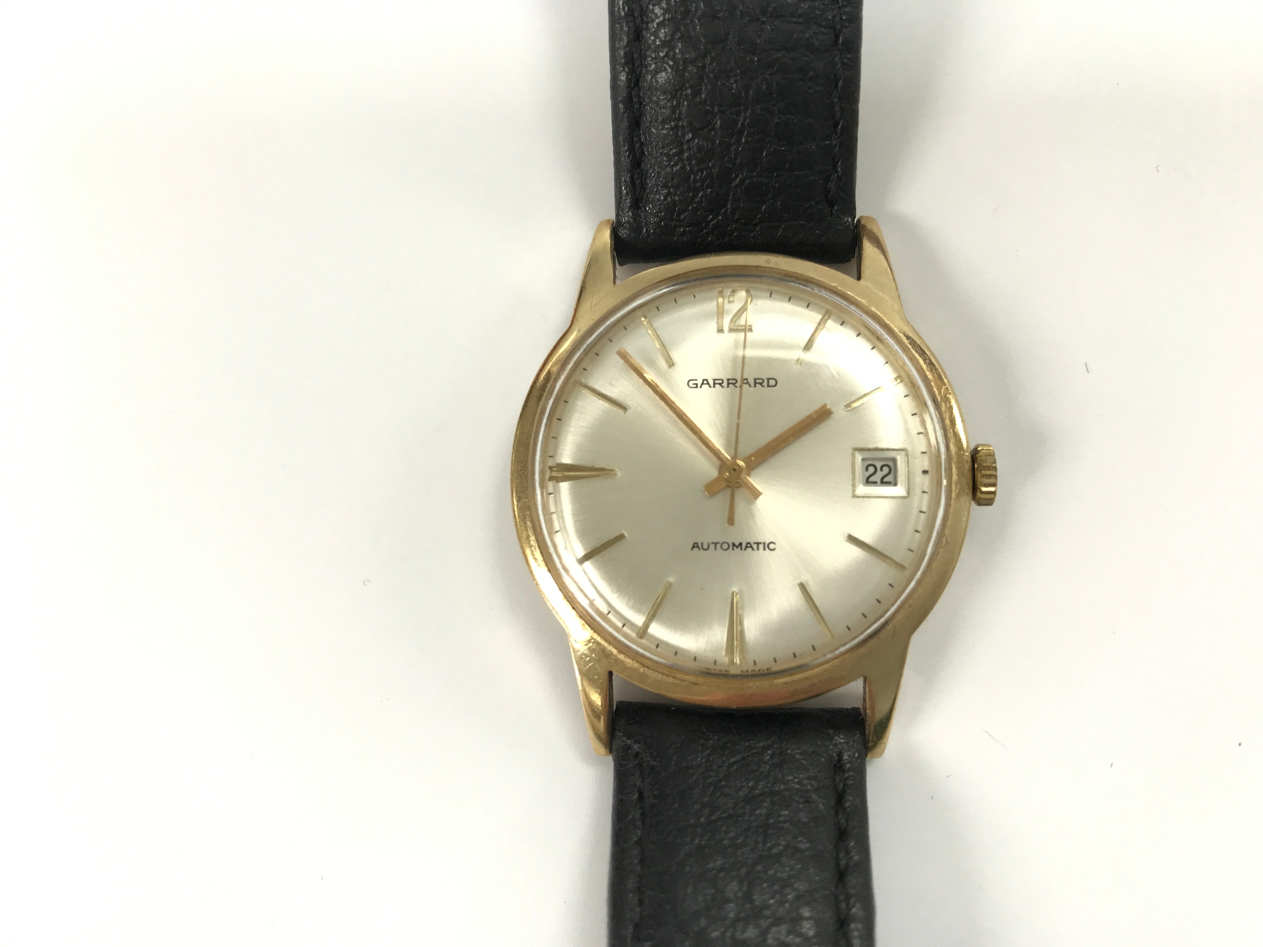 A 9k gold gents Garrard wrist watch with box. Winds and runs. 36.63g
