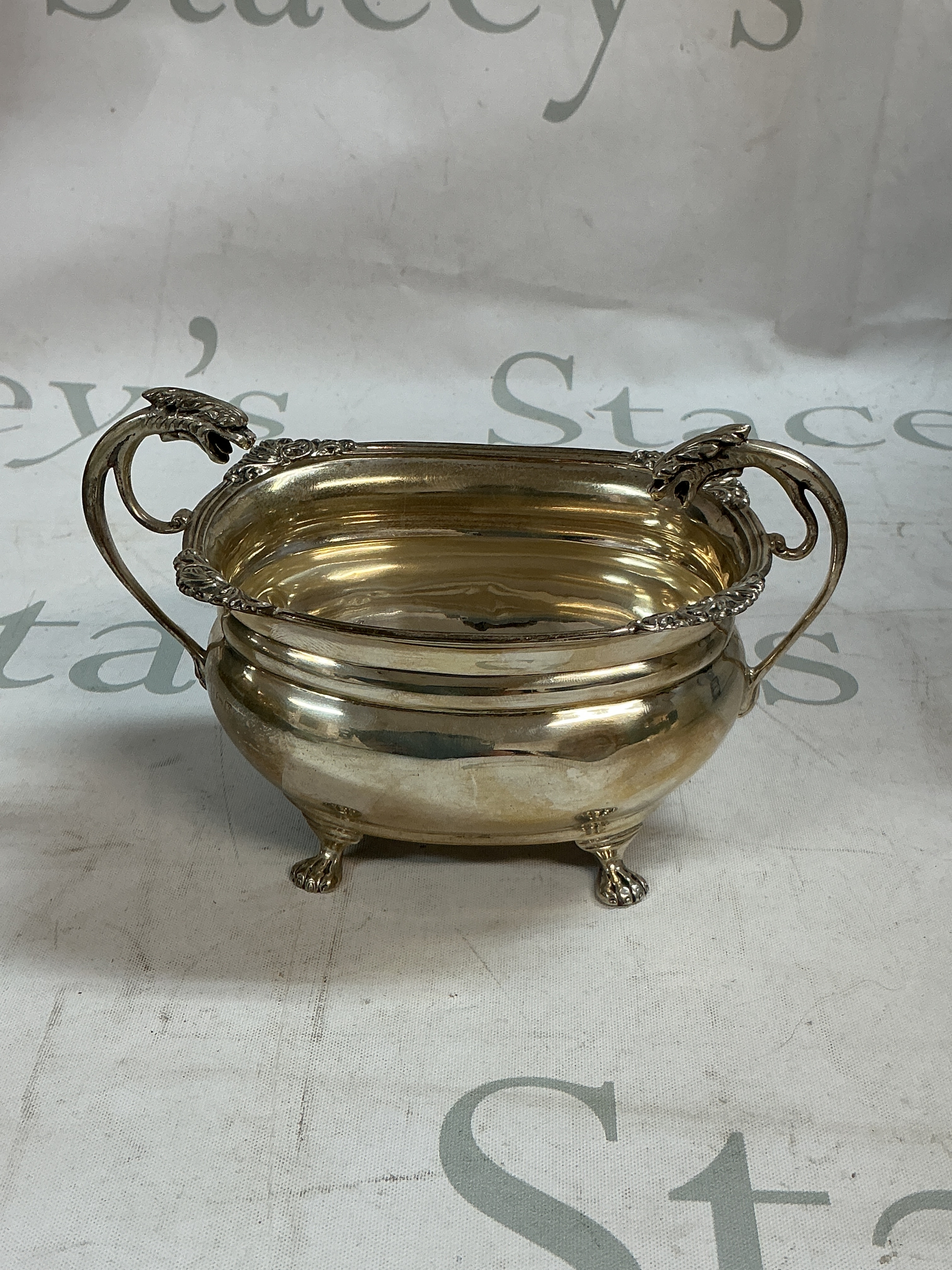 Alex Clark London hallmarked sucrier. Total weight 250g. 