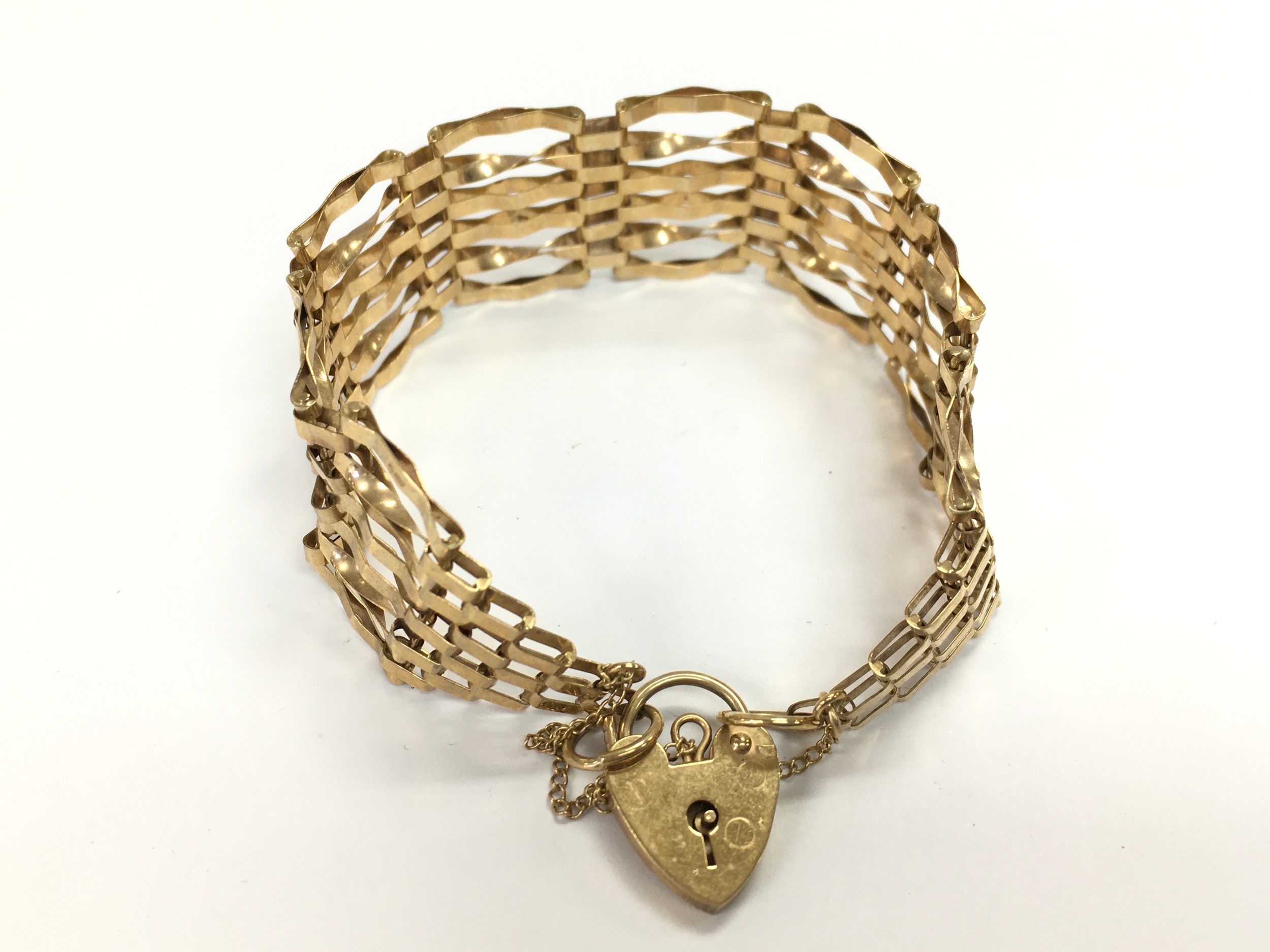 9ct gold gate bracelet. 13.27g