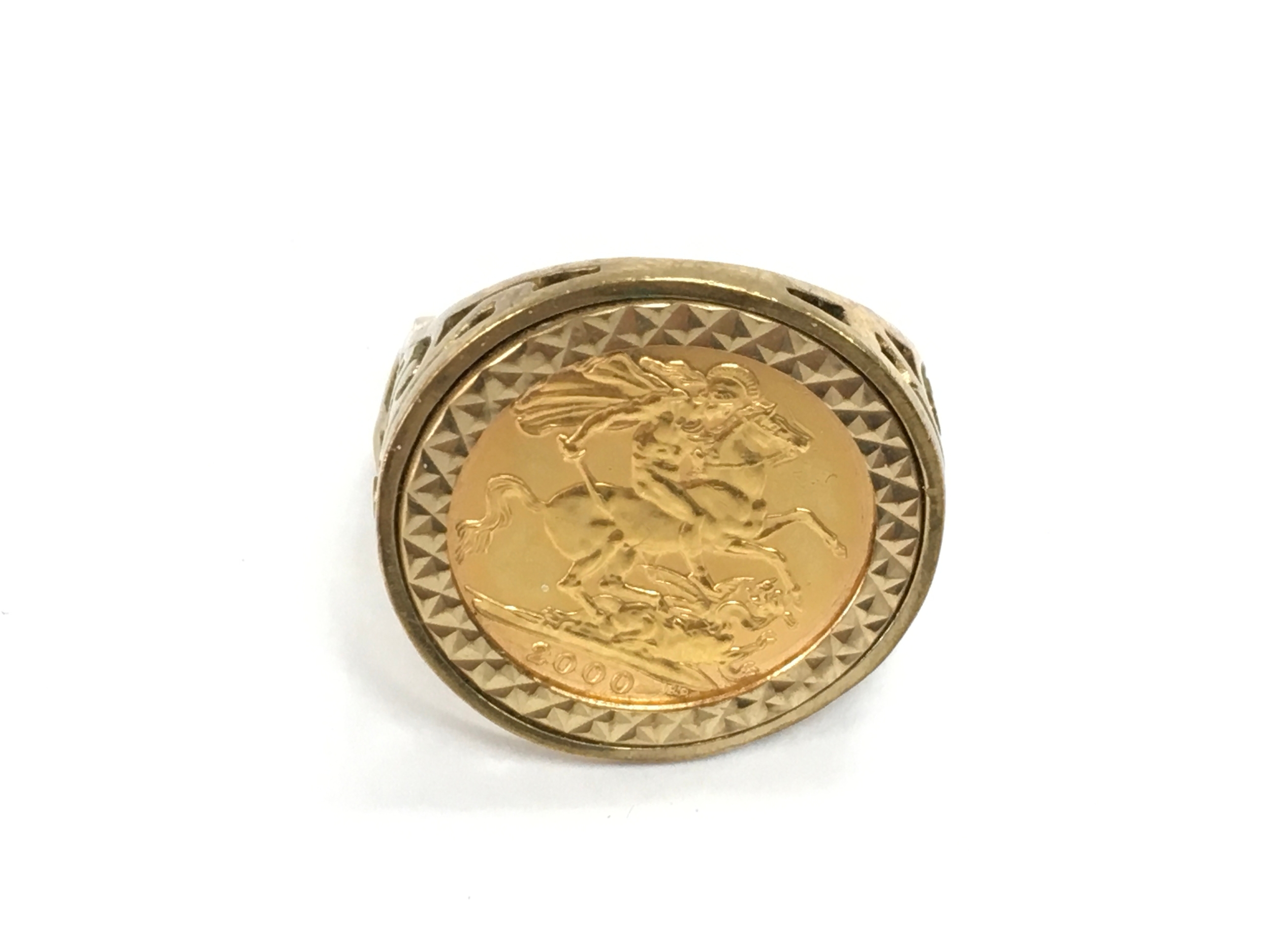 A 2000 half Sovereign in 9ct ring (A/F) 7.4g total