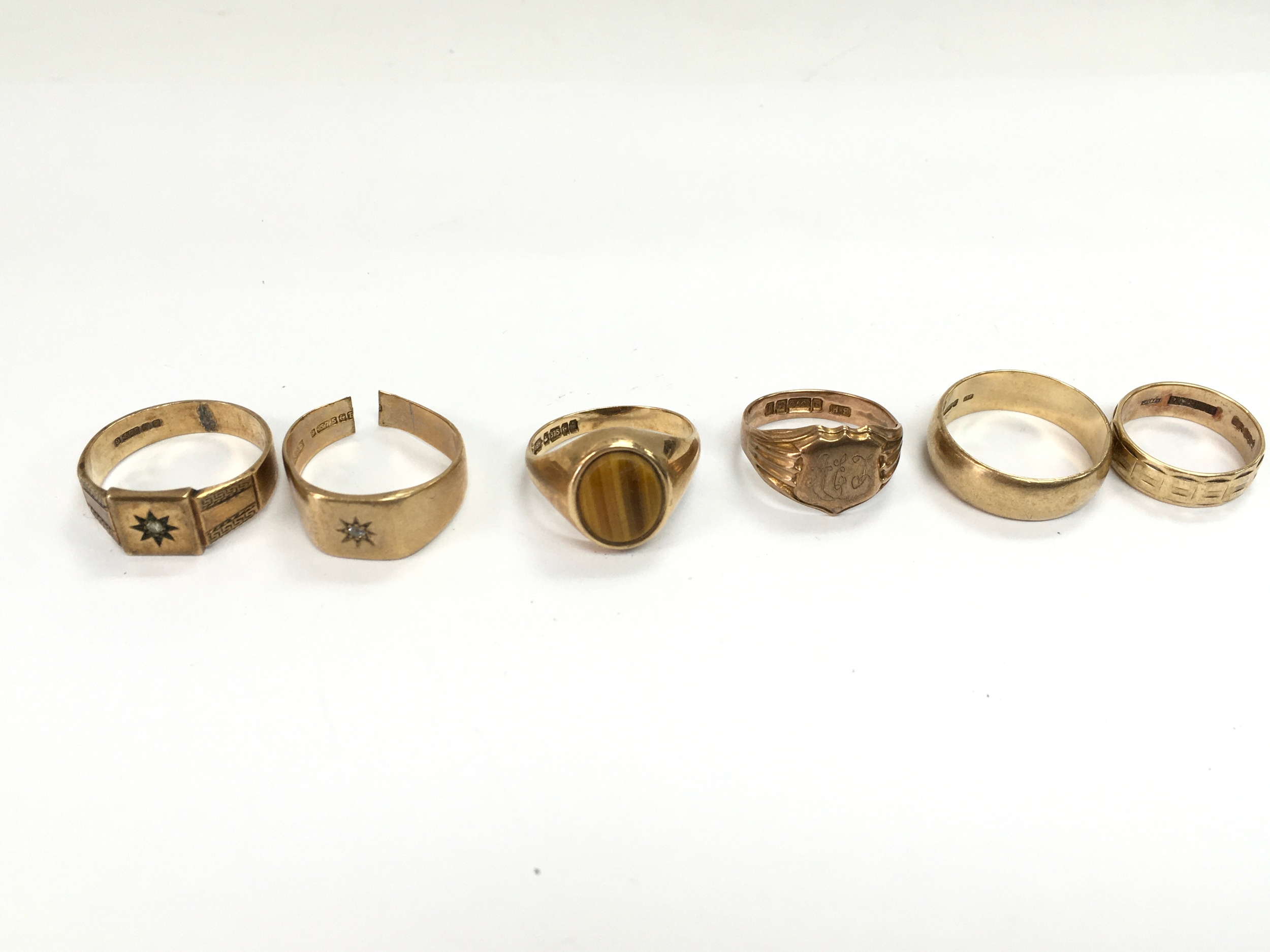Collection of 9ct gold rings. 26g total.